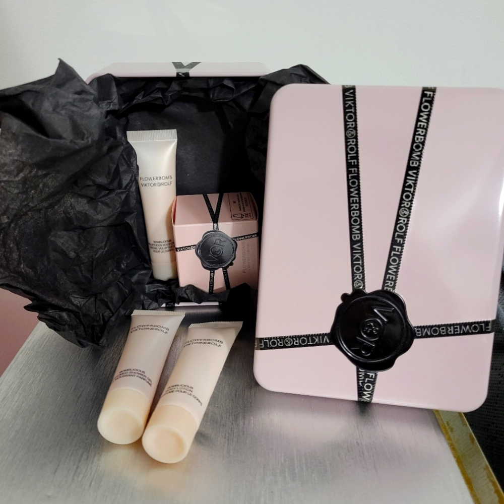 Viktor & Rolf Flowerbomb travel/sample set